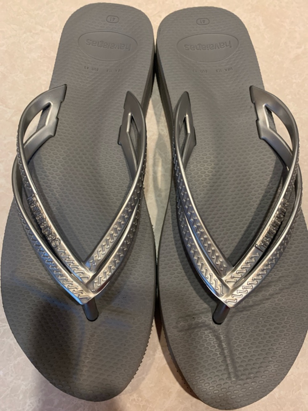 Havaianas Metallic Charcoal Gray Thong Sandals Size 11.5